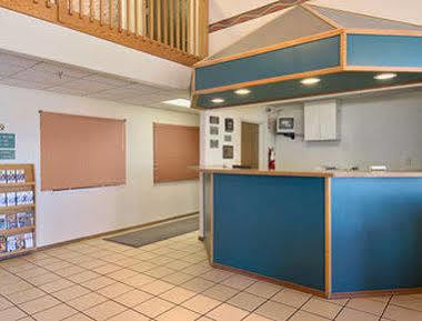 Hotel Super 8 By Wyndham River